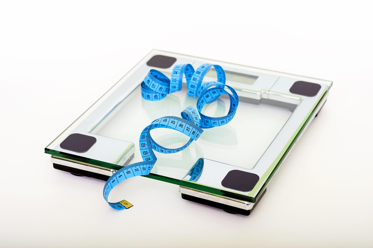 Bathroom scale with tape measure for BMI assessment